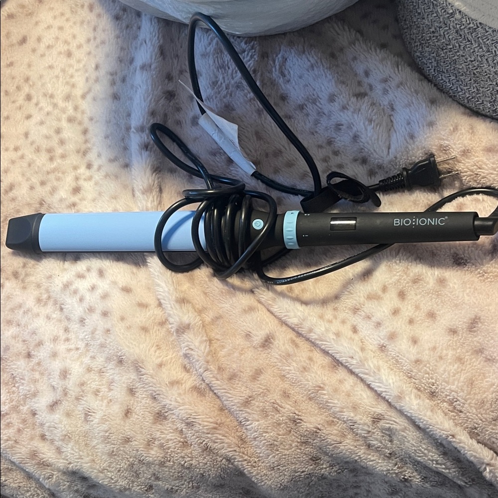 Bio Ionic Light Blue wand  Hair curling iron like new